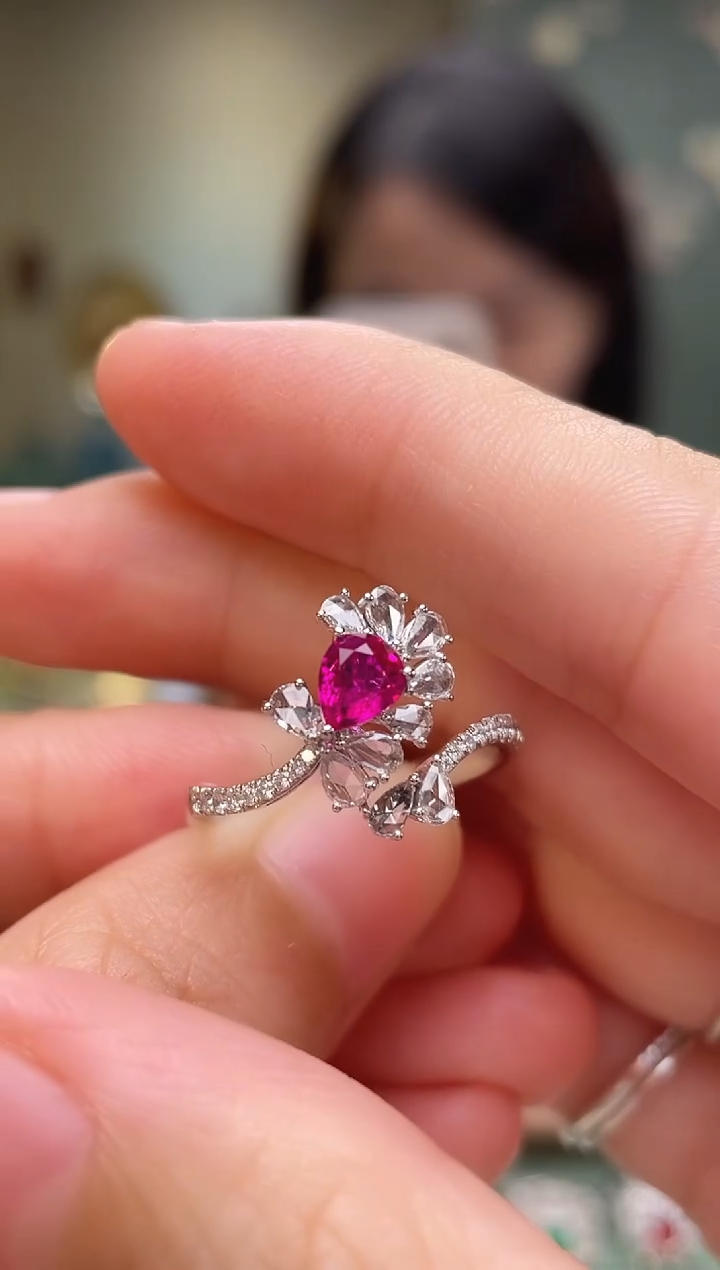18K金镶嵌戒指红宝石缅甸主石：0.54ct