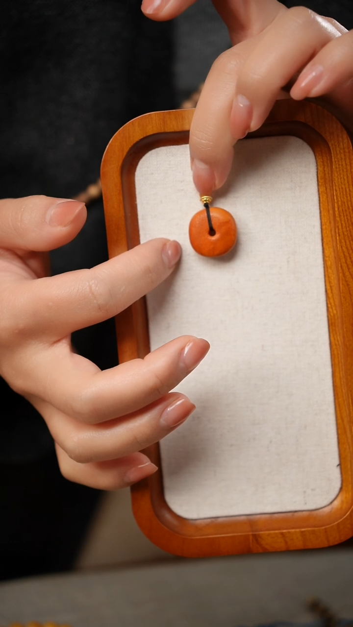 【闪购商品】琥珀颈饰未镶嵌扣子