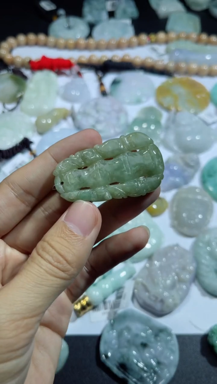 【闪购商品】翡翠颈饰未镶嵌00017737