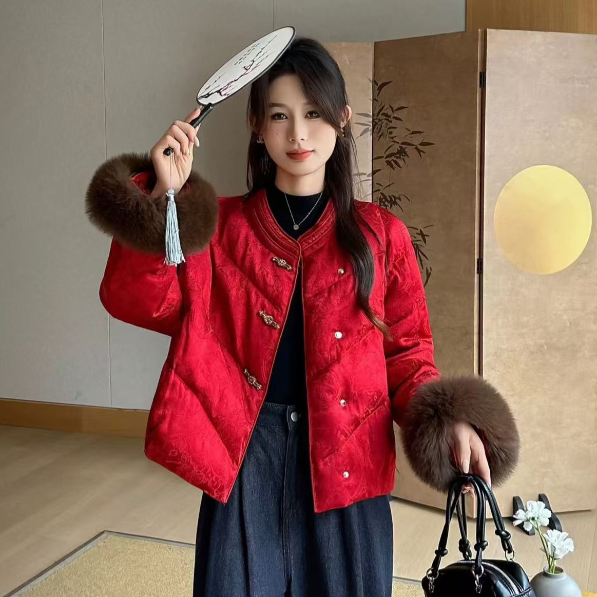 圆领加厚红色女锻面短国风羽绒服网红短款--822