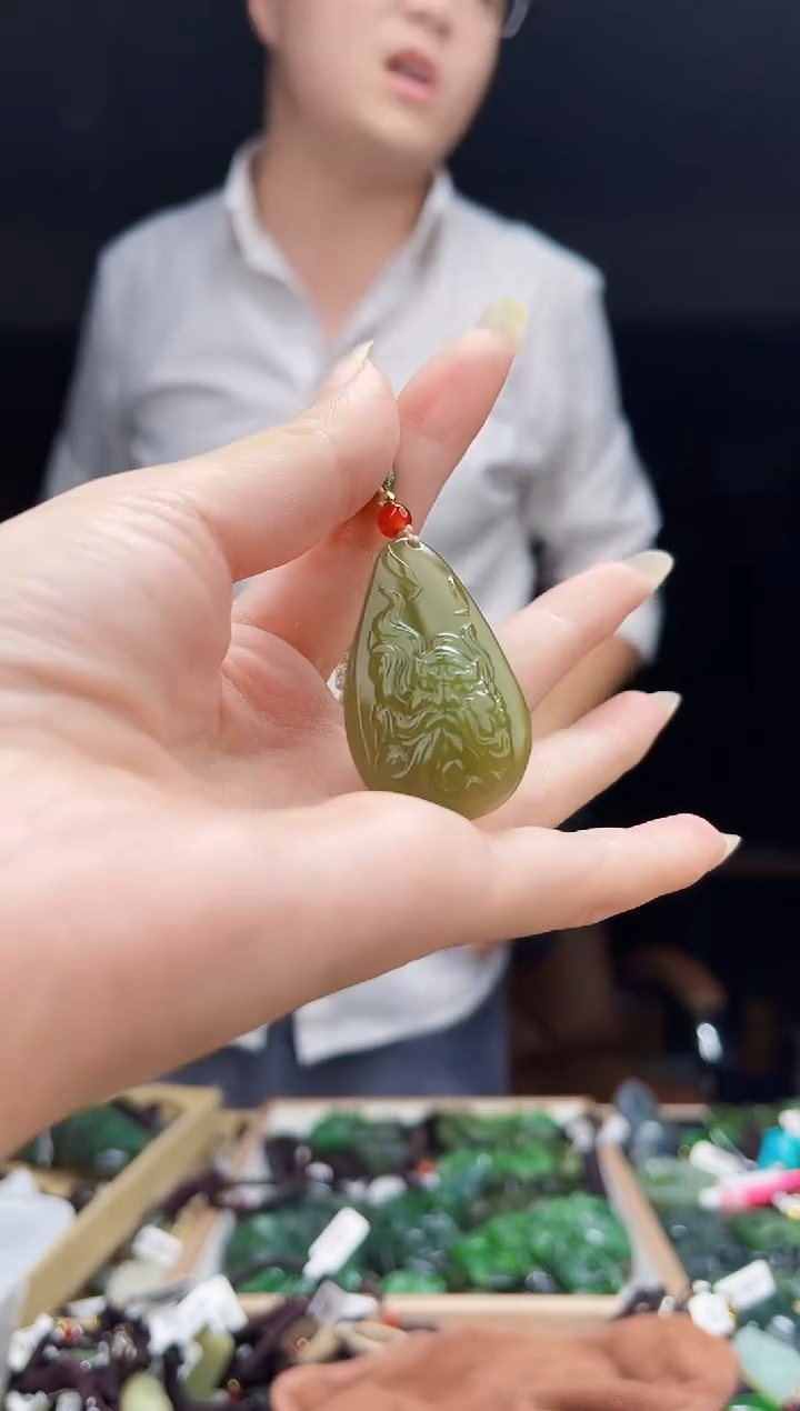 颈饰未镶嵌和田玉1