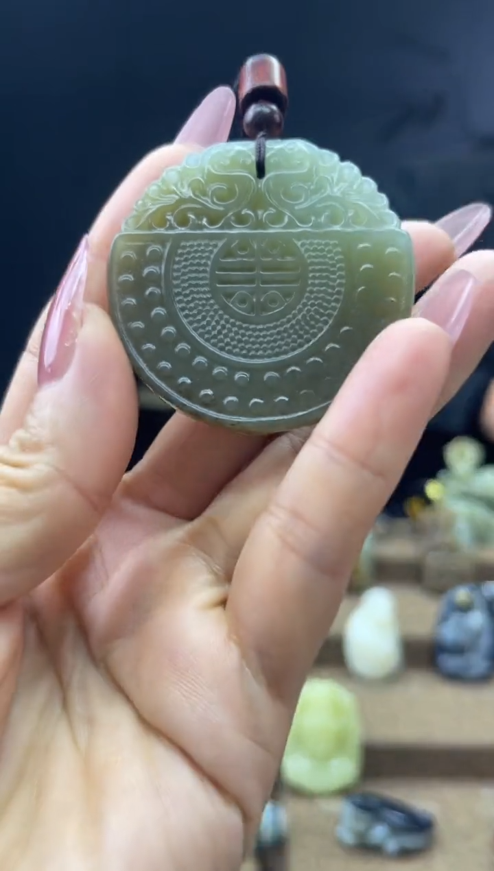 颈饰未镶嵌和田玉1