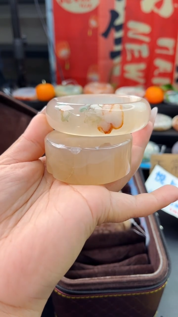 【闪购商品】石英质玉手镯未镶嵌赠送镯心（56圈口