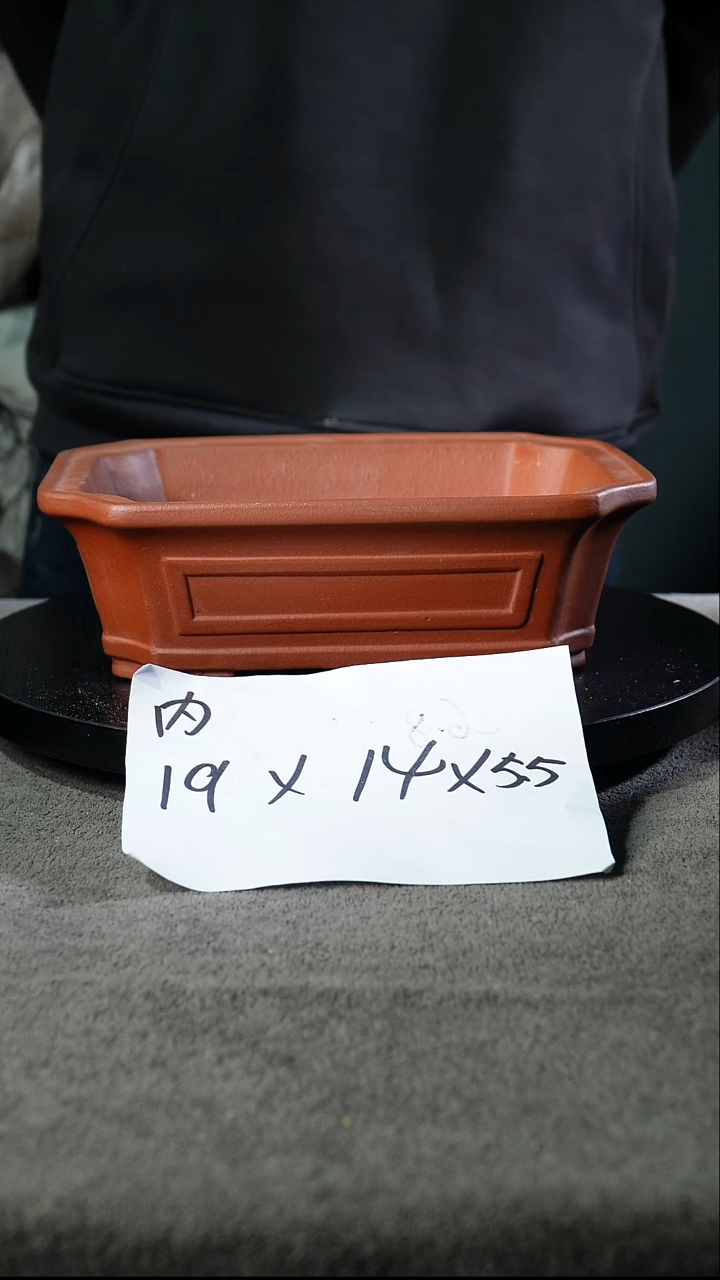 A宜兴紫砂小花盆