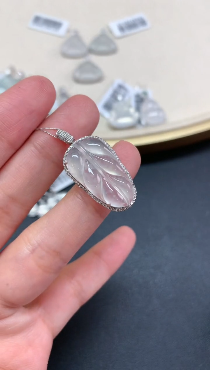 【闪购商品】翡翠吊坠(不含链)18K金镶嵌W171|3980