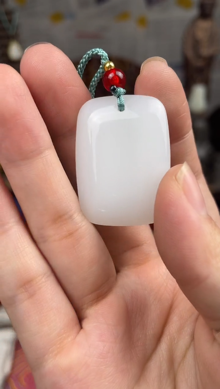 和田玉未镶嵌颈饰小小白无事