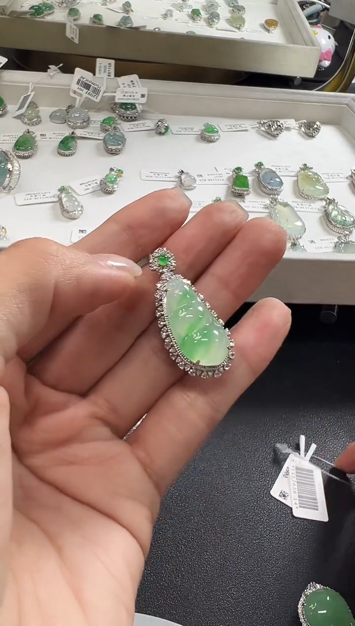 颈饰18K金镶嵌翡翠KGJH1128-013