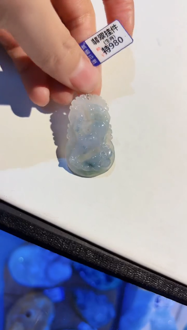 【闪购商品】翡翠颈饰未镶嵌虎