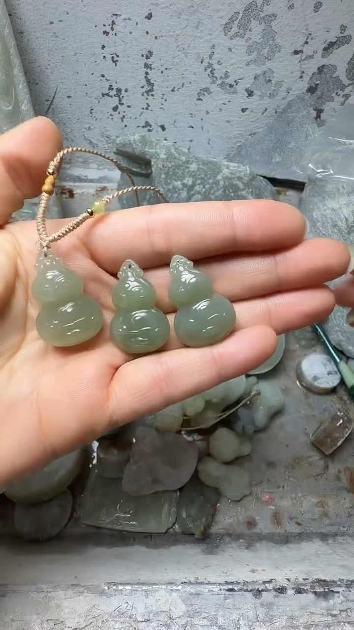吊坠(赠链)未镶嵌和田玉葫芦 拍一发一商品多样性发货