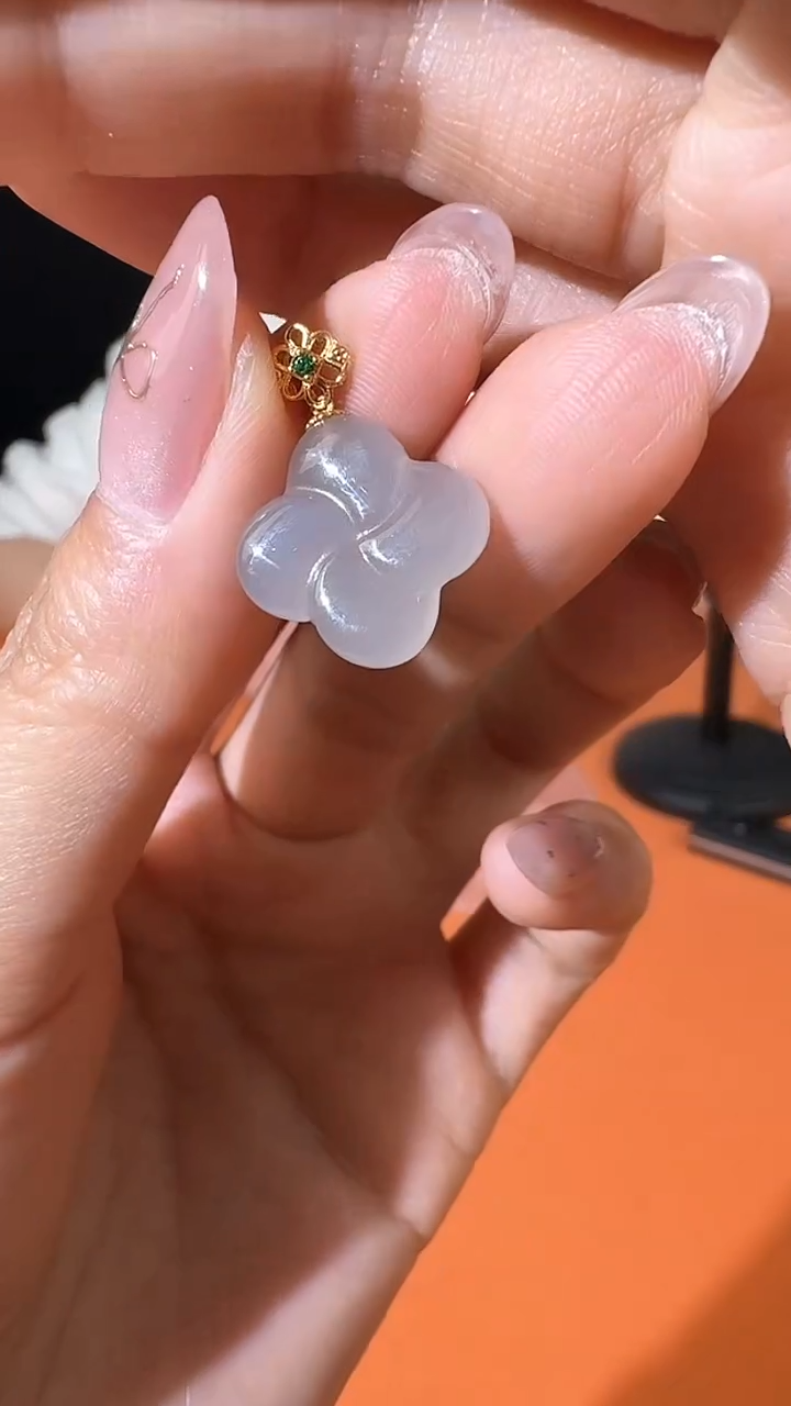 【闪购商品】和田玉四叶草吊坠18K金镶嵌四叶草吊坠