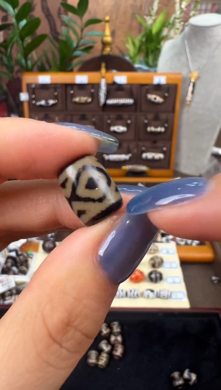 玛瑙/玉髓吊坠(不含链)未镶嵌15.（微瑕随机发货)