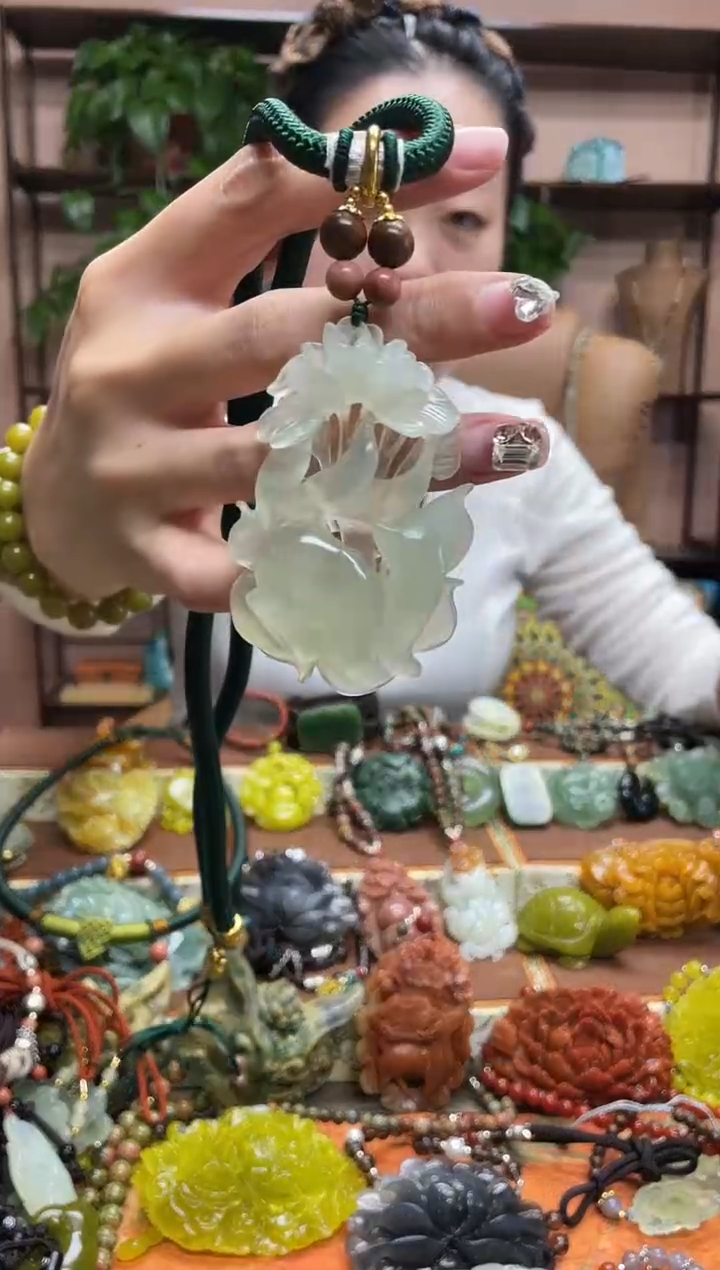 未镶嵌岫玉吊坠·