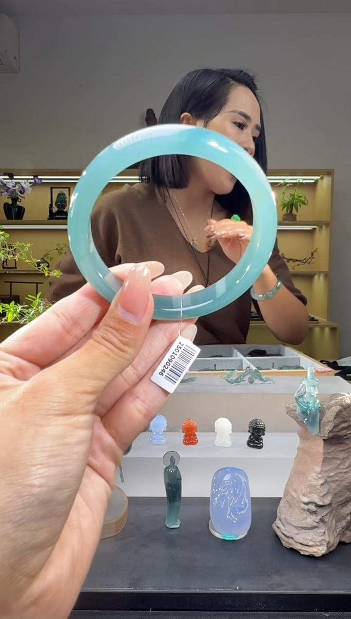 未镶嵌手镯翡翠60圈