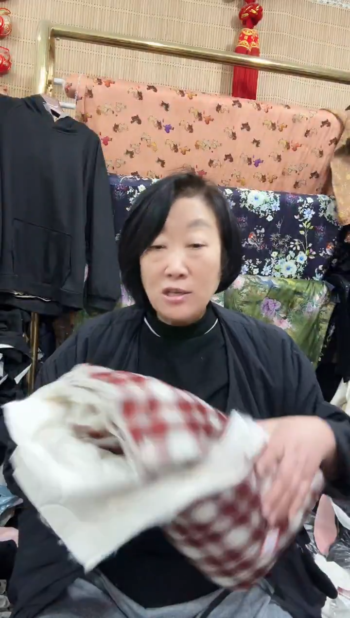 尾货棉上衣裁片一件白色3后片+1对袖裁片