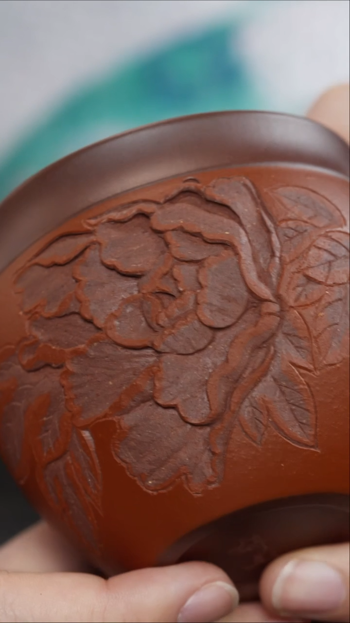 【闪购商品】紫砂茶叶罐朱泥浮雕刻牡丹主人杯