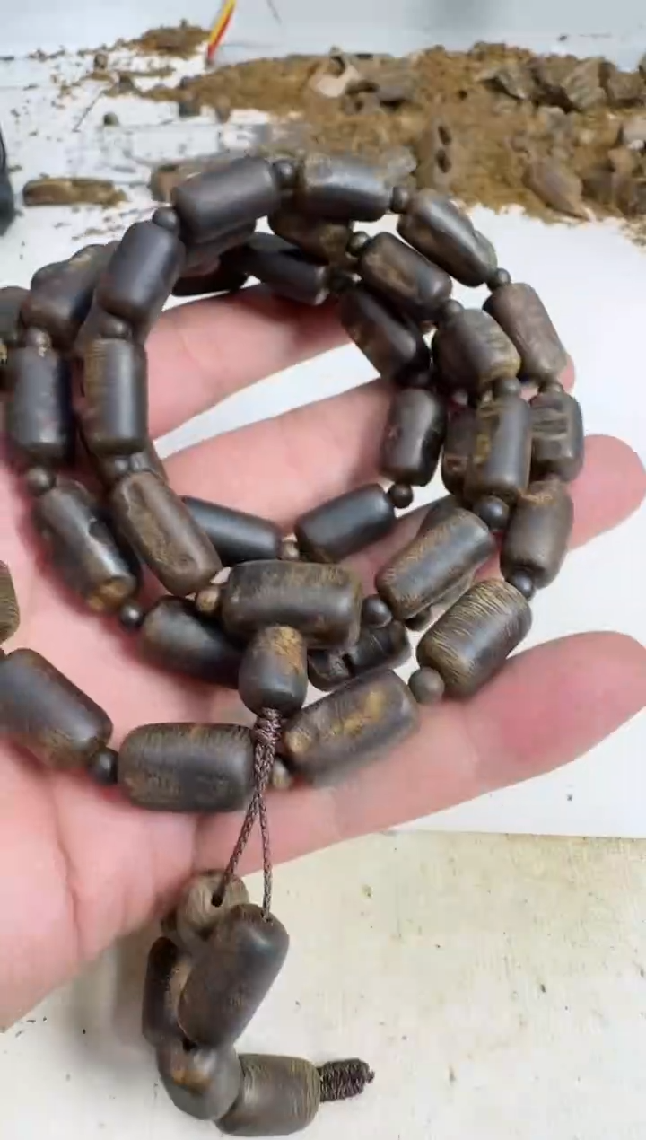 【闪购商品】沉香手串乌身留疤多圈沉水52克