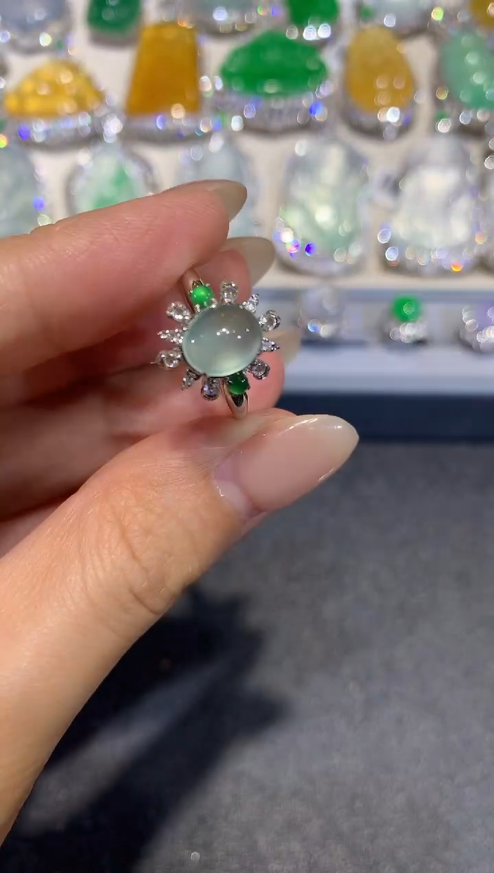 【闪购商品】翡翠戒指18K金镶嵌q91      