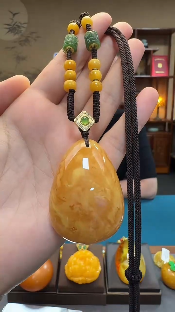 琥珀吊坠(不含链)未镶嵌天然保真蜜蜡水滴套装（送绳子）