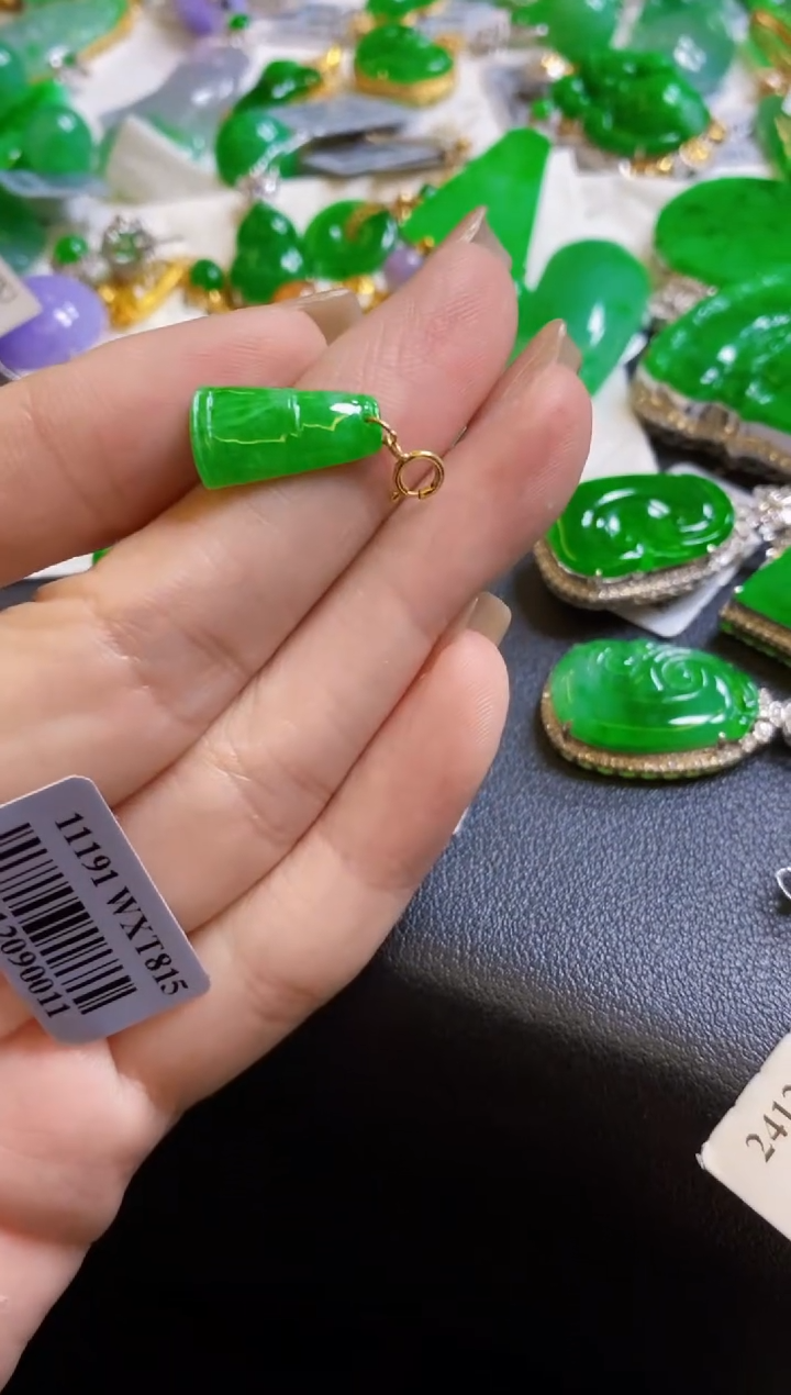 【闪购商品】定制翡翠18K金镶嵌吊坠