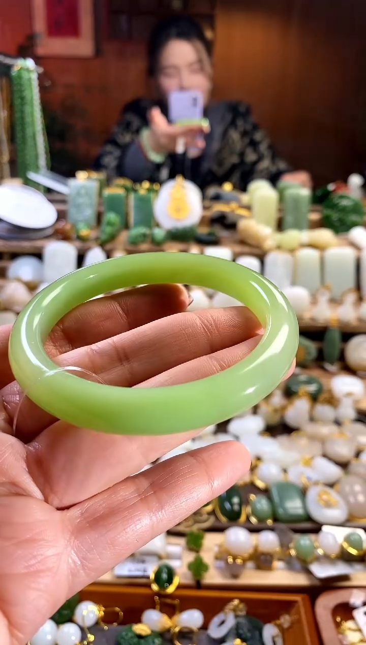 【闪购商品】和田玉手镯未镶嵌60