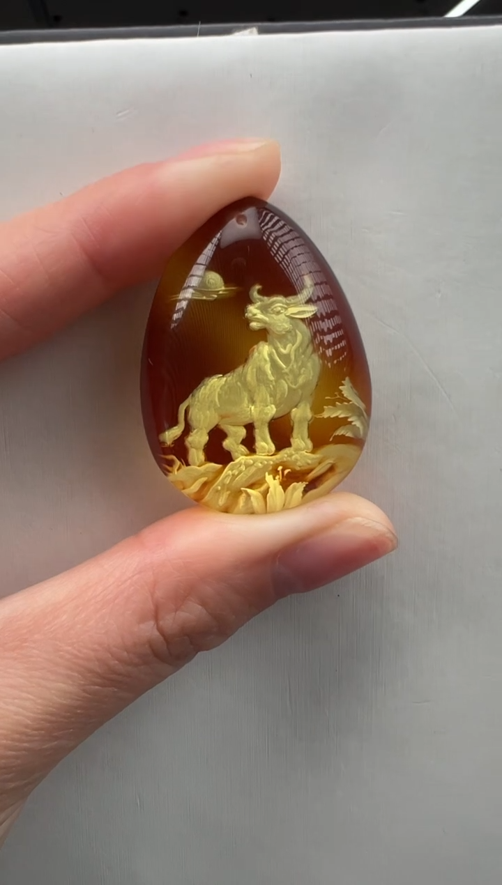 琥珀颈饰未镶嵌小牛