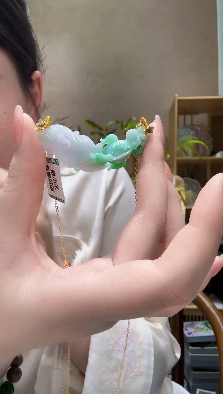 翡翠未镶嵌颈饰吊坠