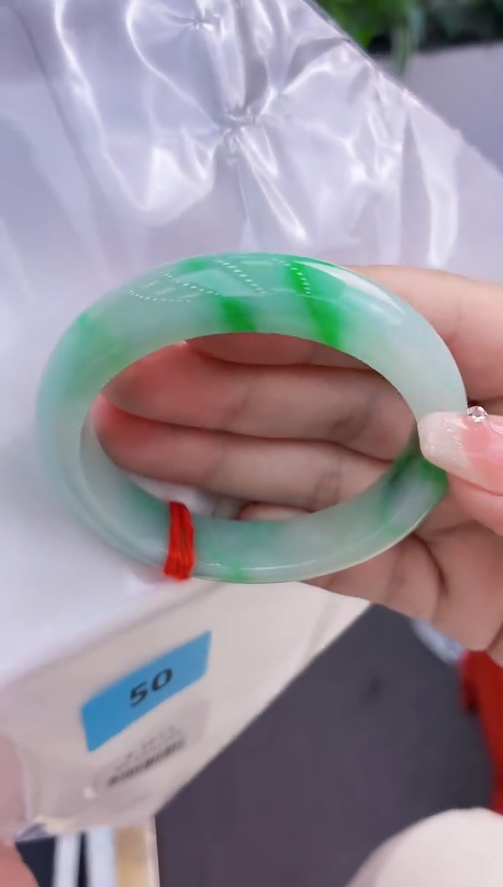 翡翠手镯未镶嵌翡翠手镯