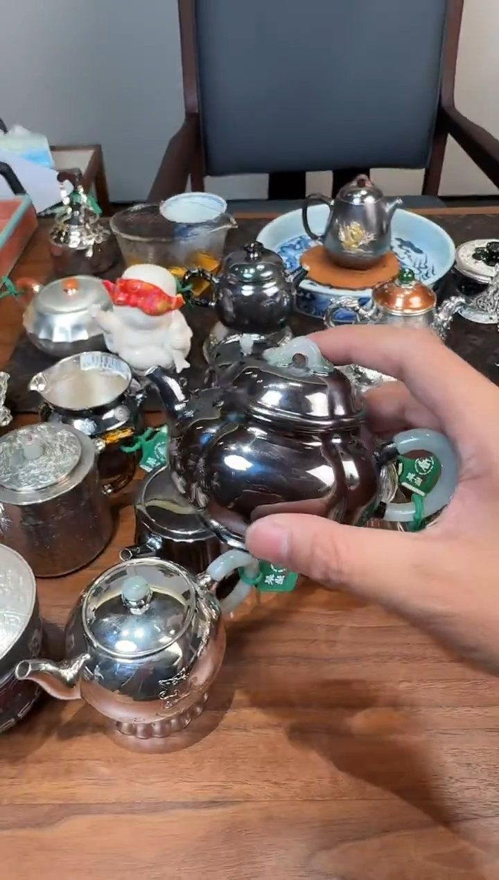 *寸发标 手作玄紫翡翠如意海棠壶