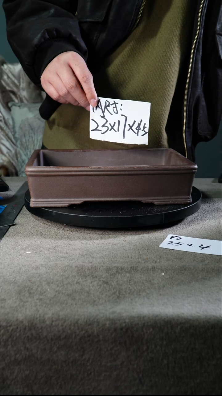 A宜兴紫砂小花盆