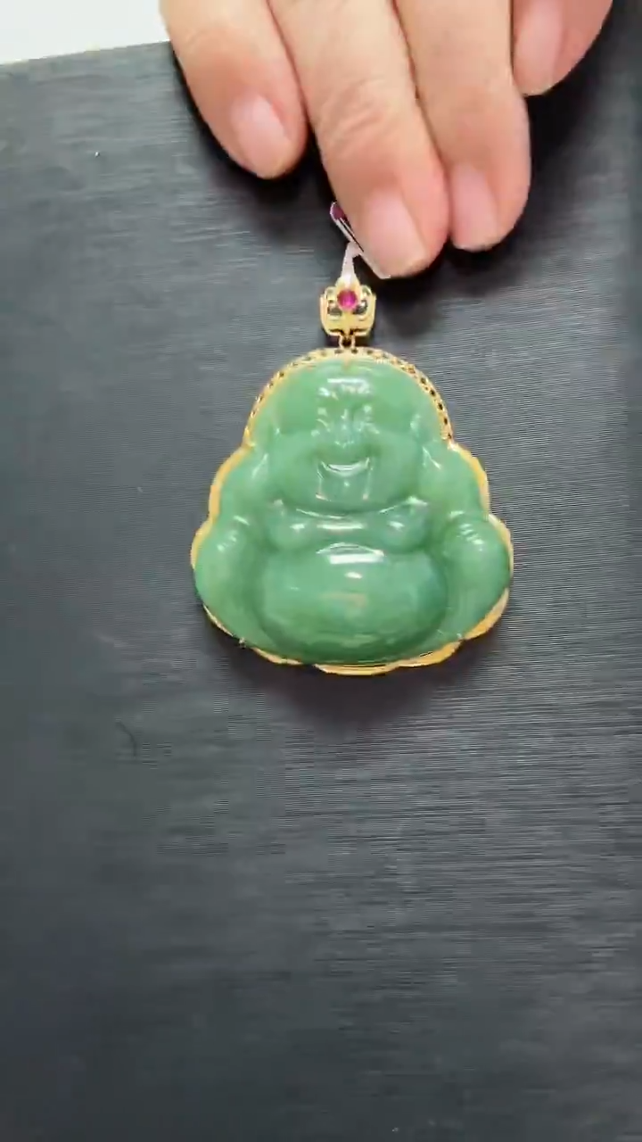 颈饰18K金镶嵌和田玉吊坠