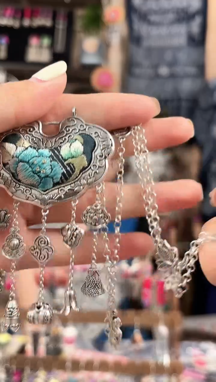 织绣民族风非遗老绣饰品714