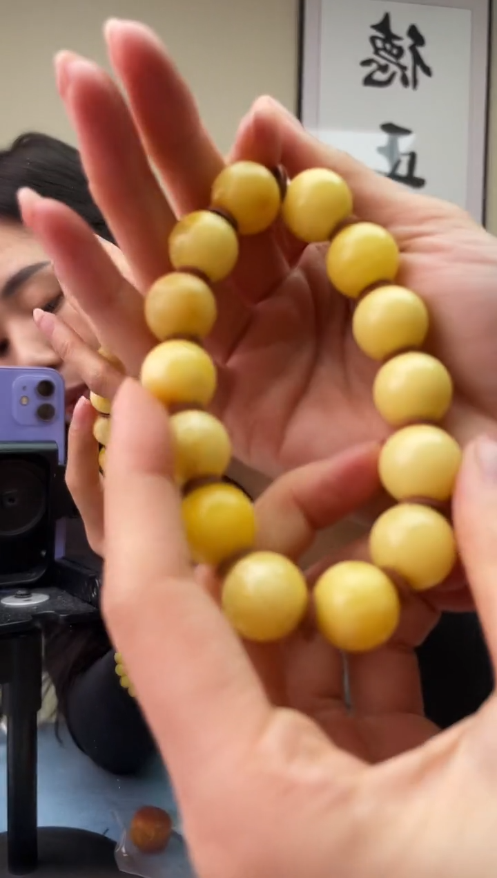 琥珀未镶嵌珠宝奇石T030 15微瑕假一罚十，多样性发一件