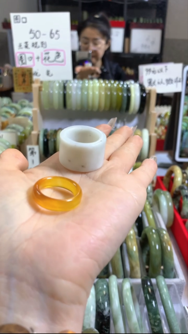 未镶嵌岫玉手镯15