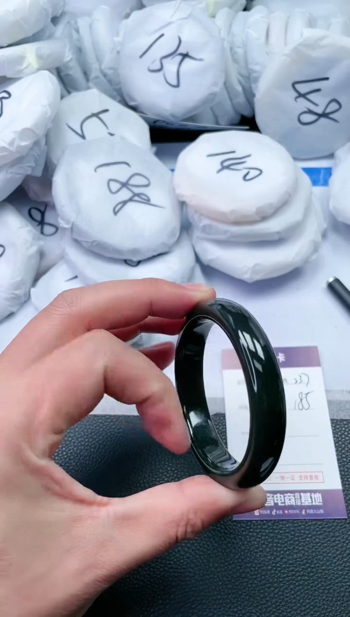 【闪购商品】和田玉手镯未镶嵌M237