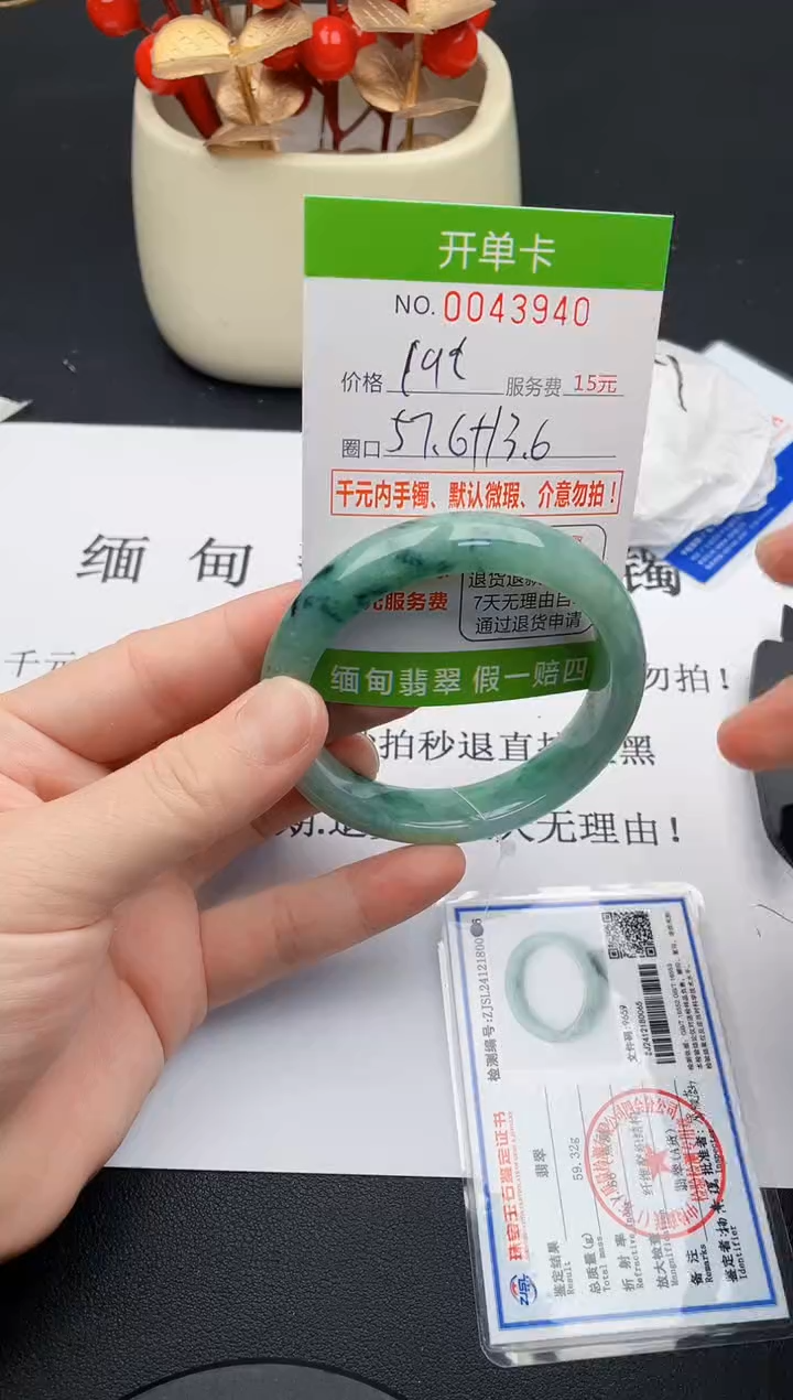 【闪购商品】40女王丽致优雅手镯时尚百搭