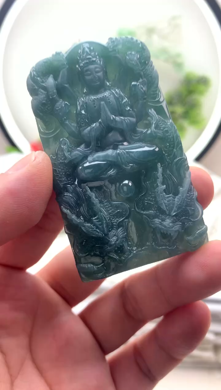 颈饰未镶嵌翡翠千手观音