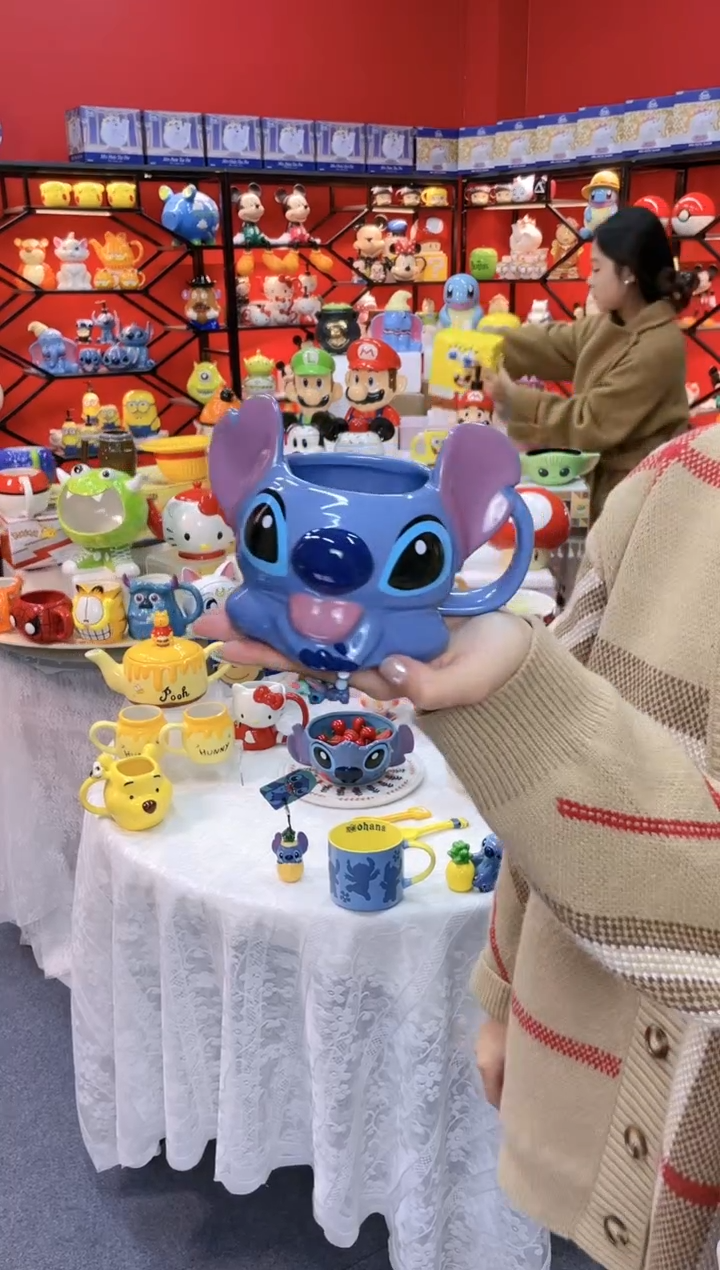 【闪购商品】1@@吐舌头史迪仔杯子