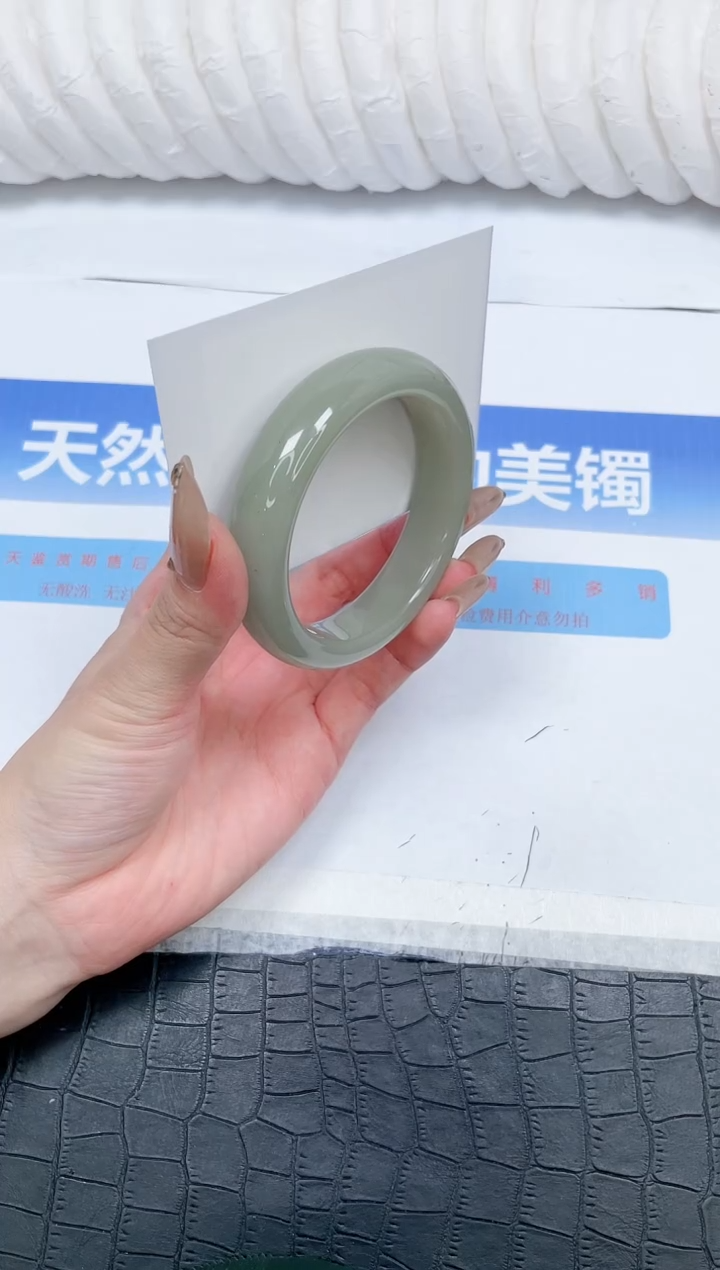 石英质玉手镯未镶嵌75-58