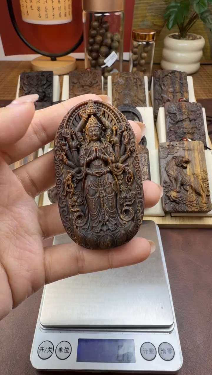 木木雕款芽庄  站千手观音 7cm 送养香瓶