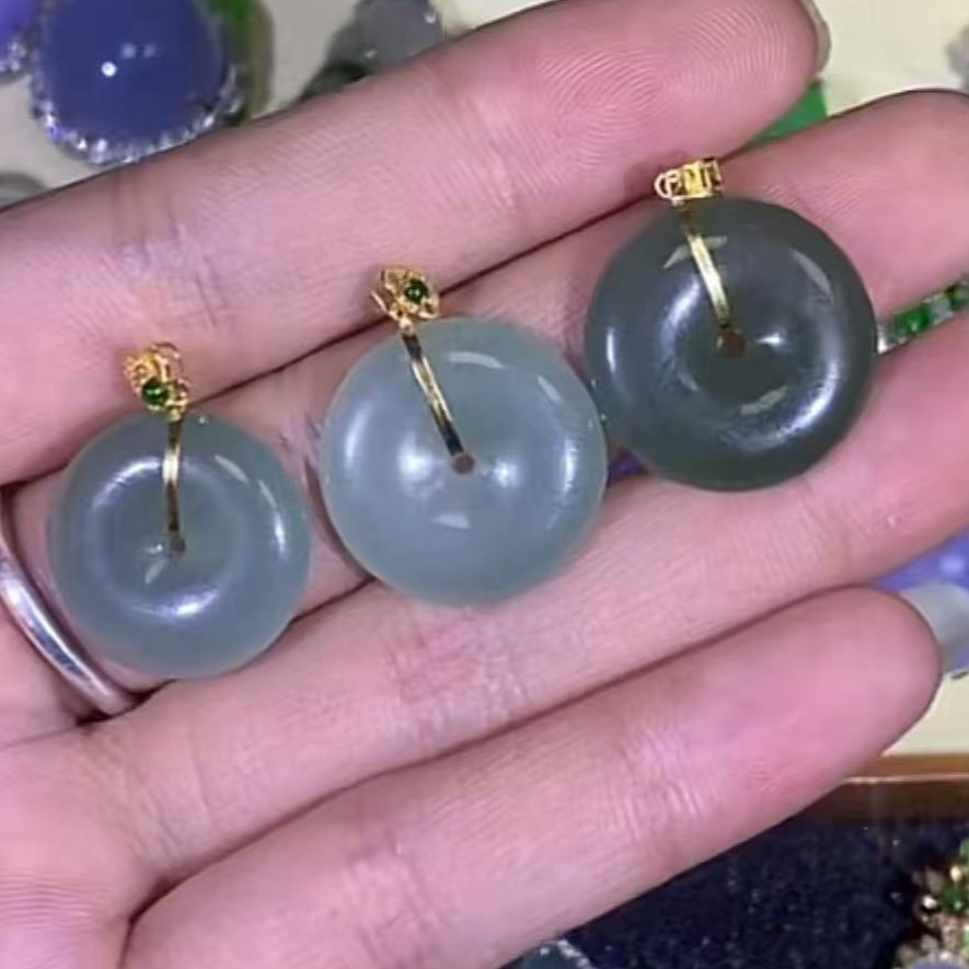 缅甸天然翡翠高冰吊坠