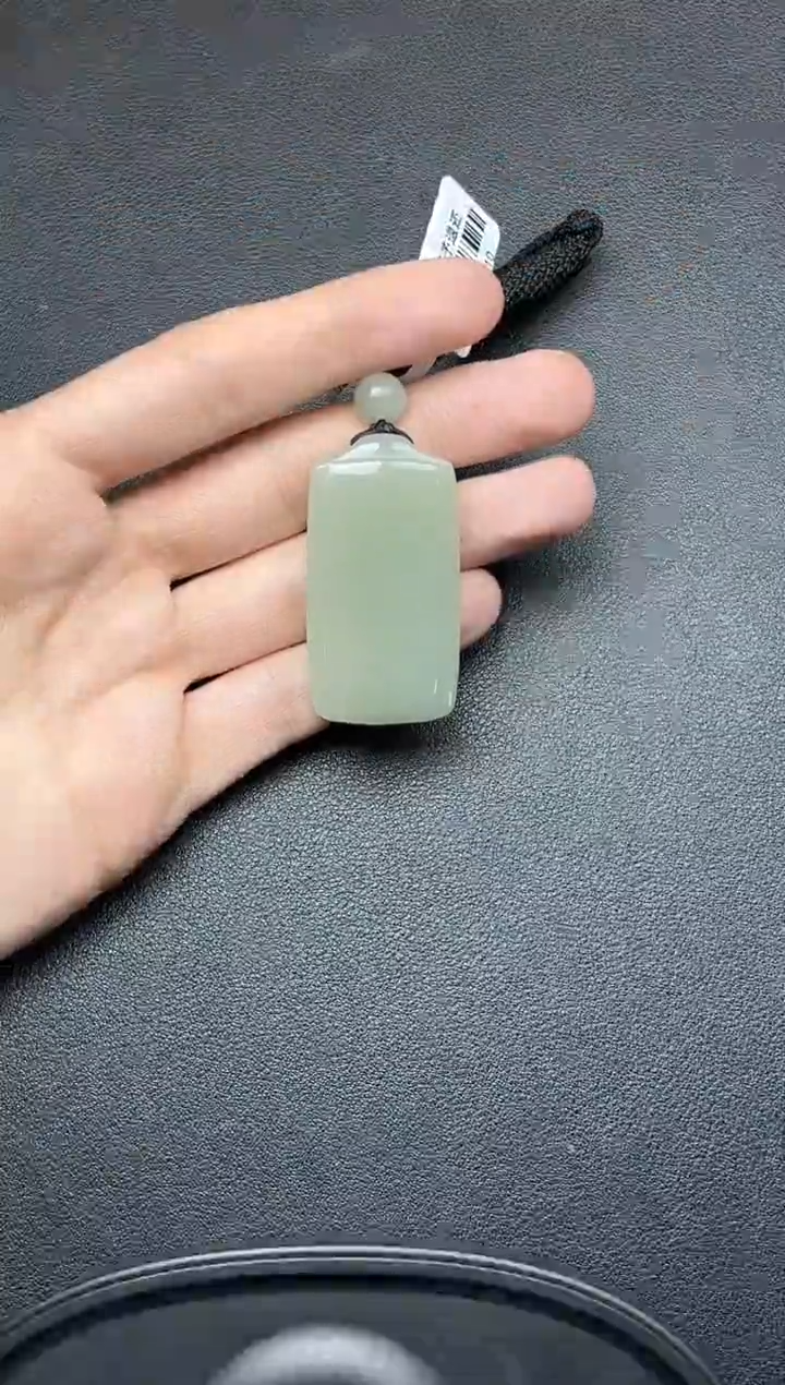 吊坠(赠链)未镶嵌和田玉且末微色差近矿吊坠