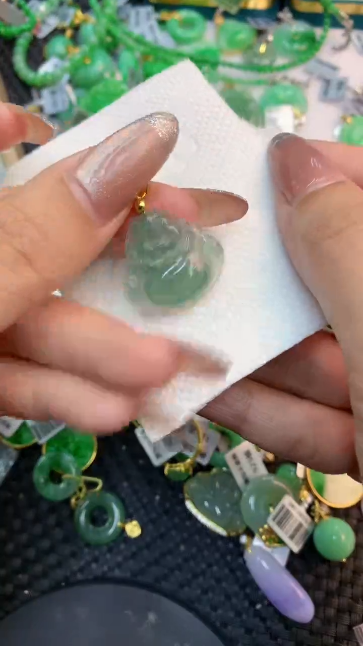 颈饰未镶嵌翡翠1