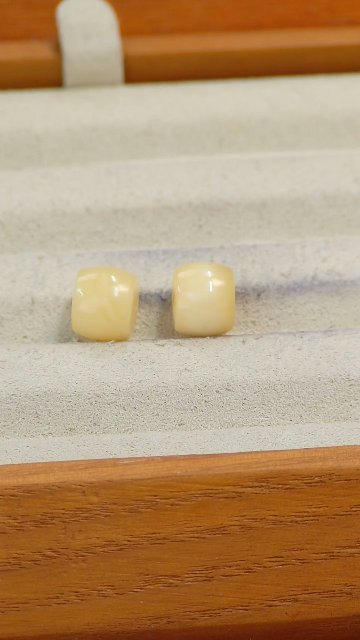 【闪购商品】蜜蜡裸石未镶嵌俄料微瑕9.1*7.7MM0.897克