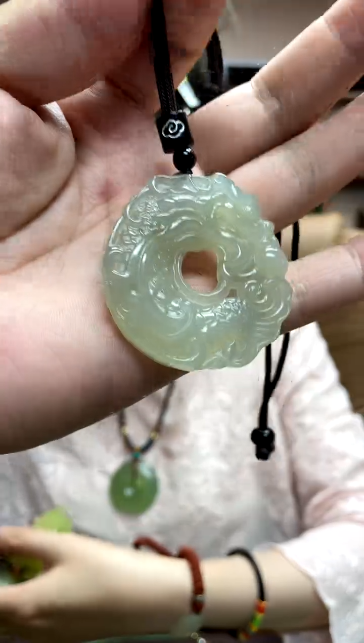 岫玉未镶嵌吊坠·