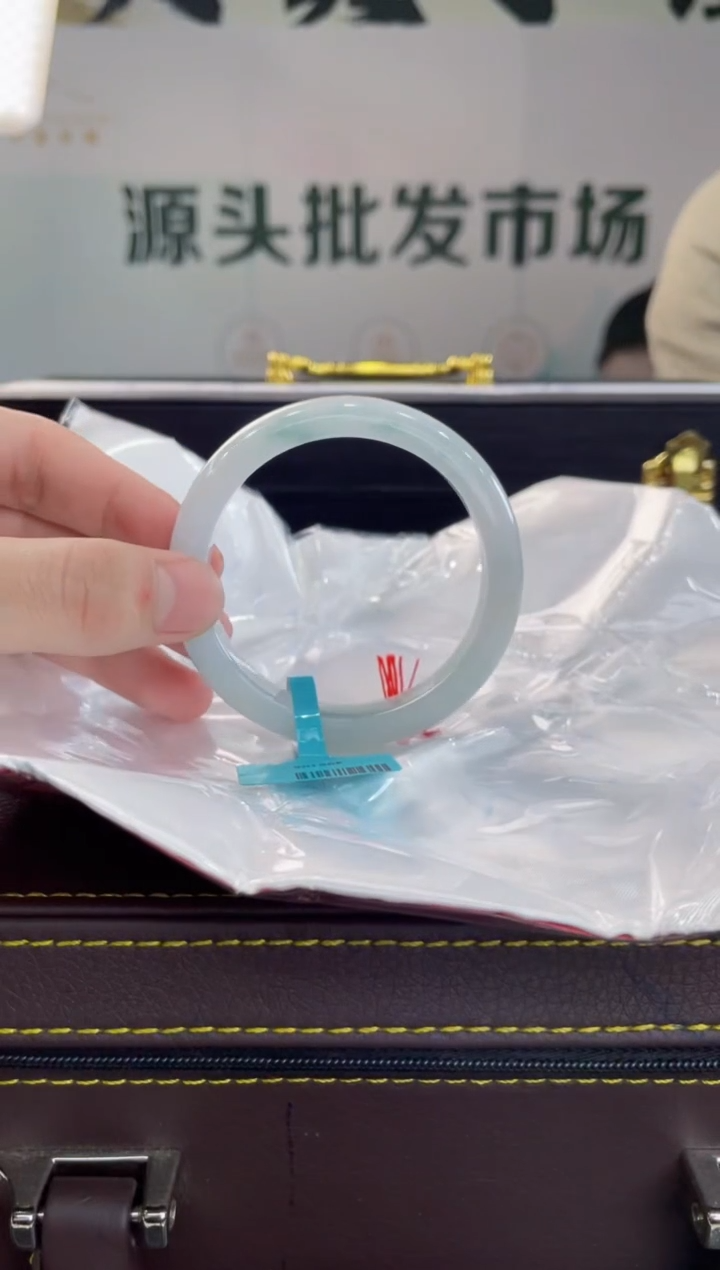 【闪购商品】翡翠手镯未镶嵌手镯