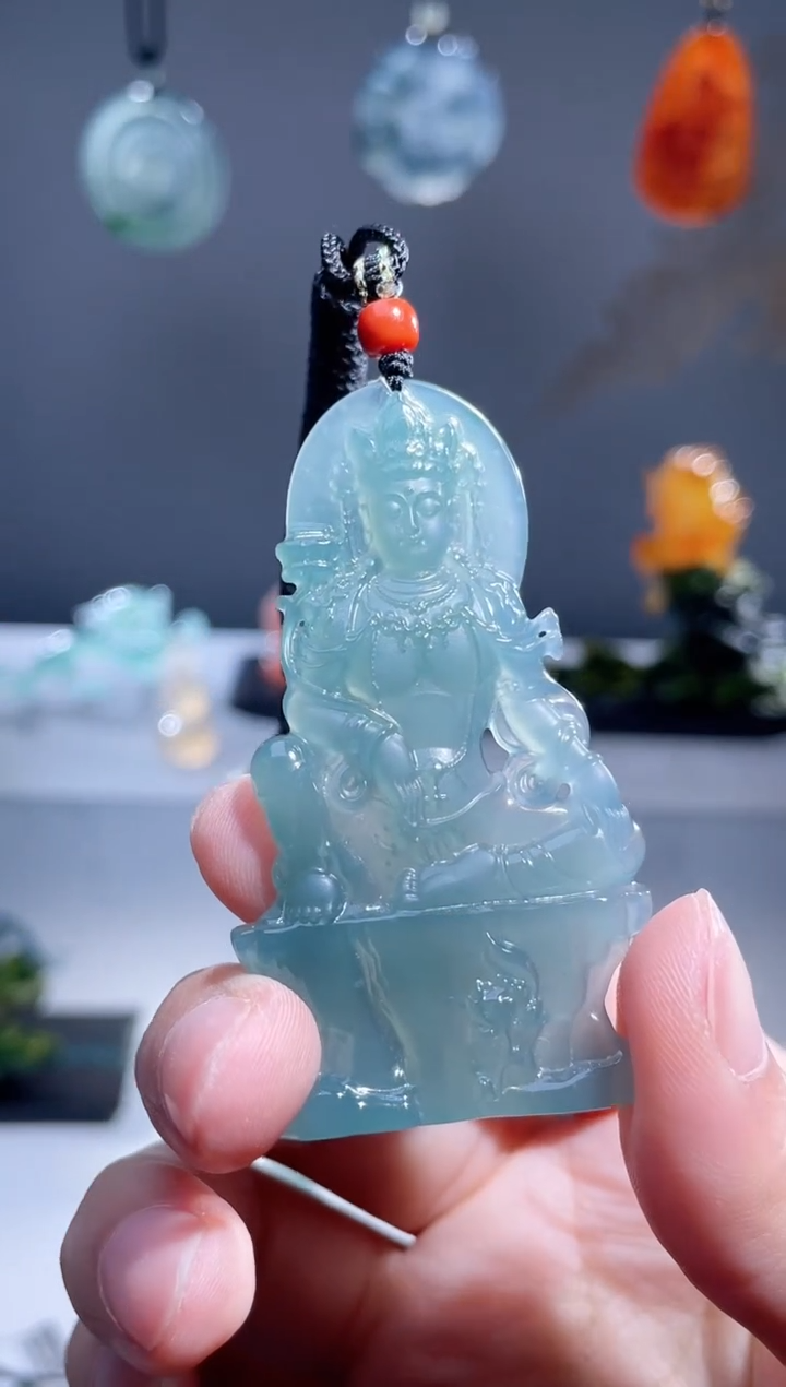 翡翠未镶嵌颈饰观音自在