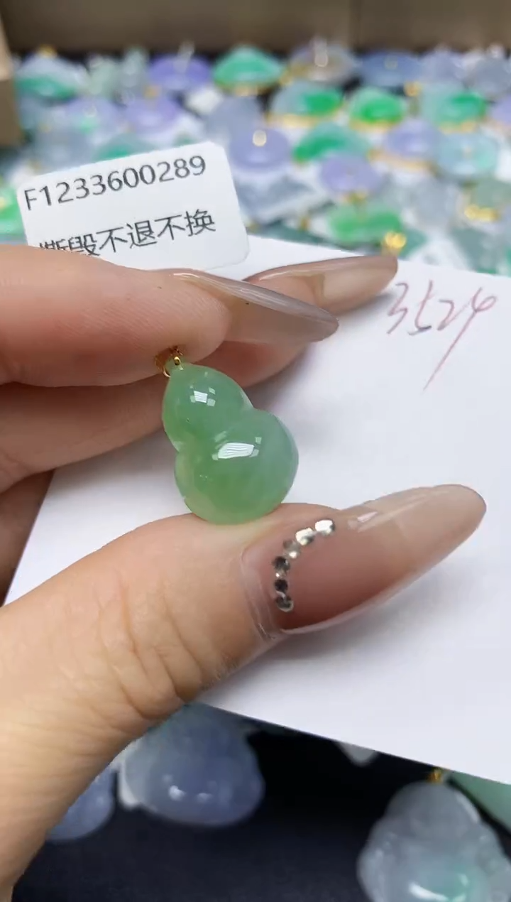 翡翠18K金镶嵌颈饰 天然缅甸翡翠A货