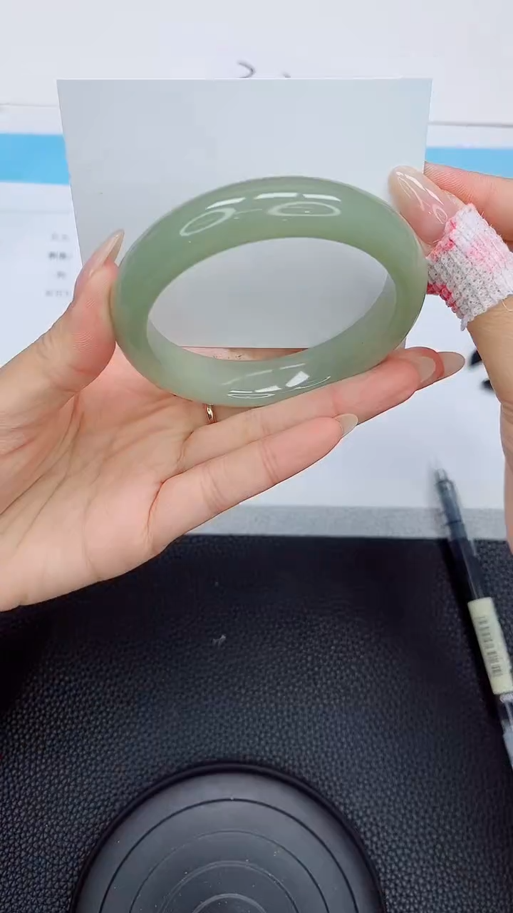 石英质玉手镯未镶嵌180-60.2