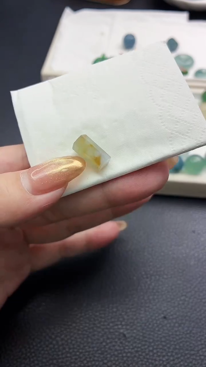 未镶嵌定制翡翠胡**涂珠子