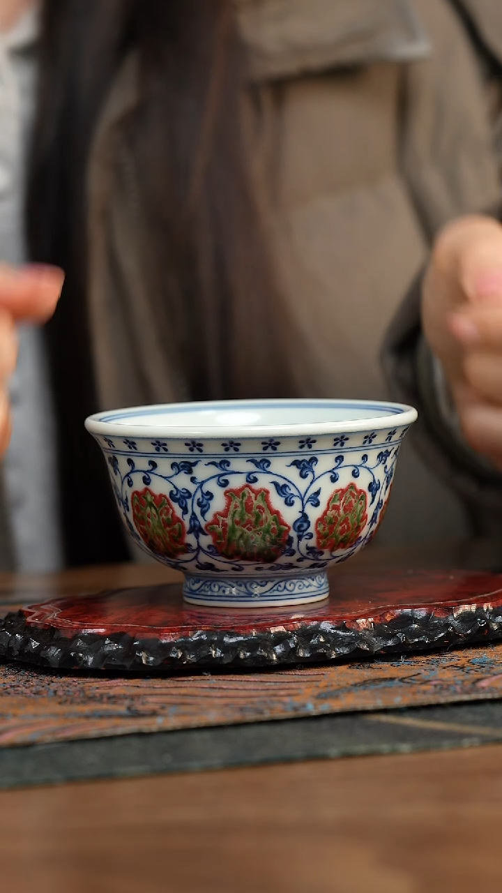 【闪购商品】缠枝釉里红压手杯